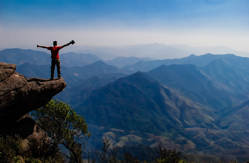 Quanh cảnh nhìn từ trên đỉnh Pha Luông